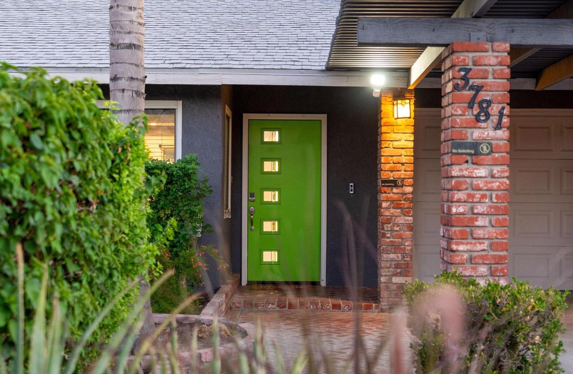 Sunny Days Ahead - Your Private Palm Springs Getaway Villa Exterior foto